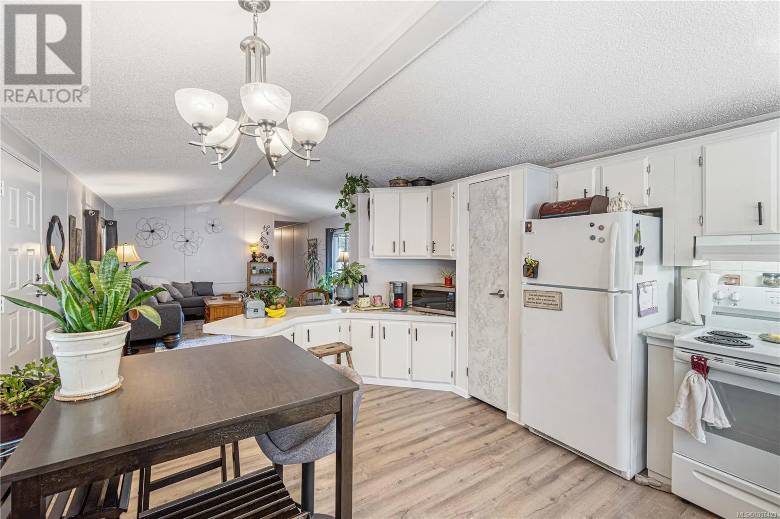 31 1247 Arbutus Rd