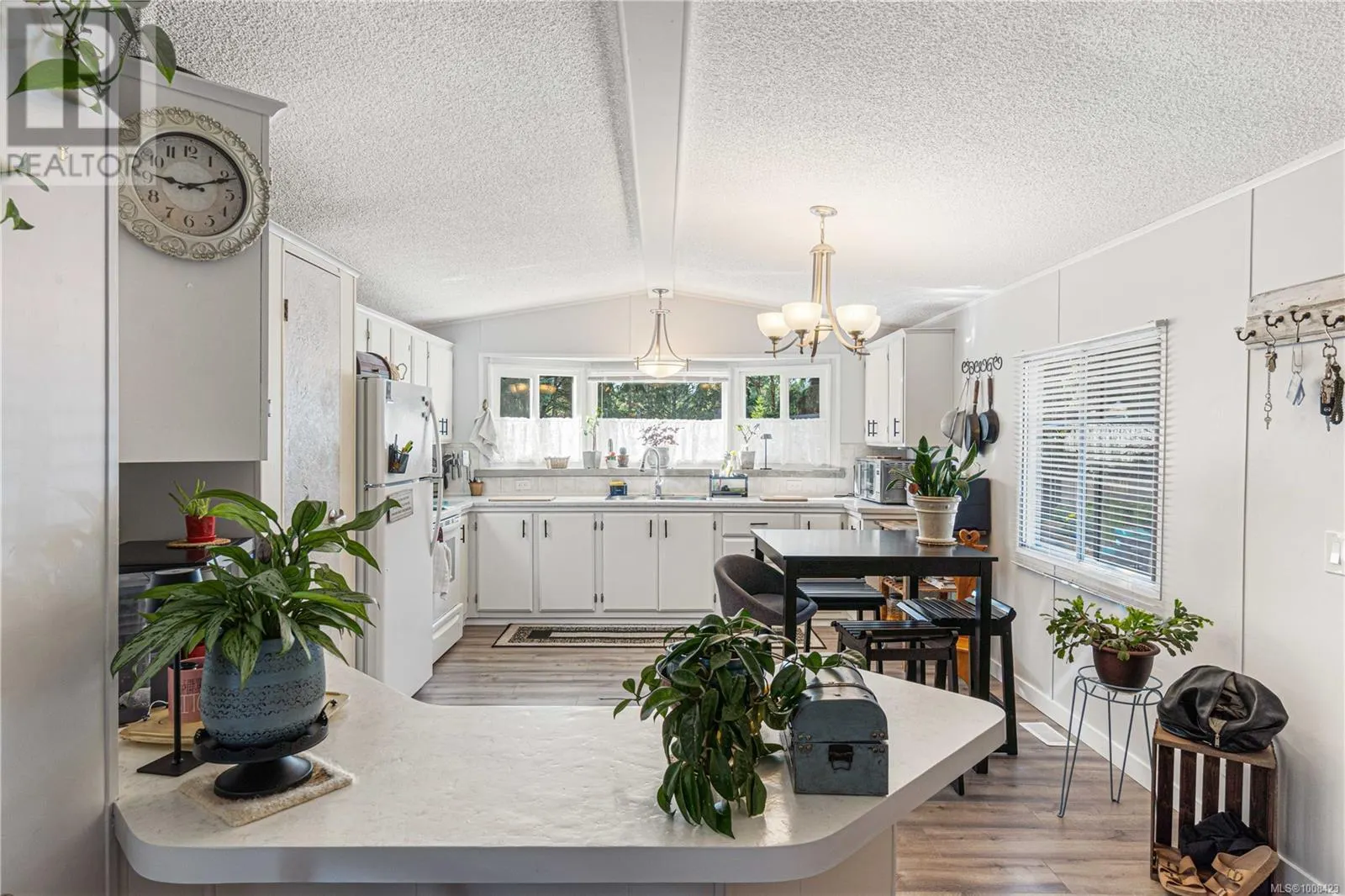 31 1247 Arbutus Rd