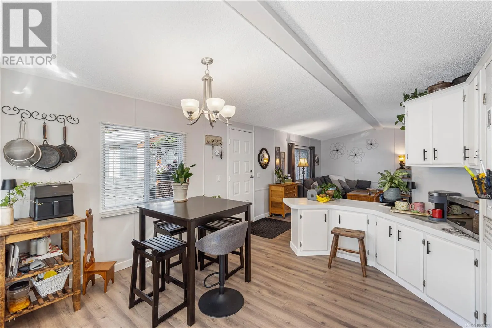 31 1247 Arbutus Rd