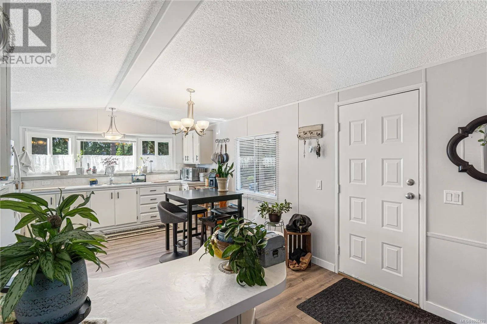31 1247 Arbutus Rd