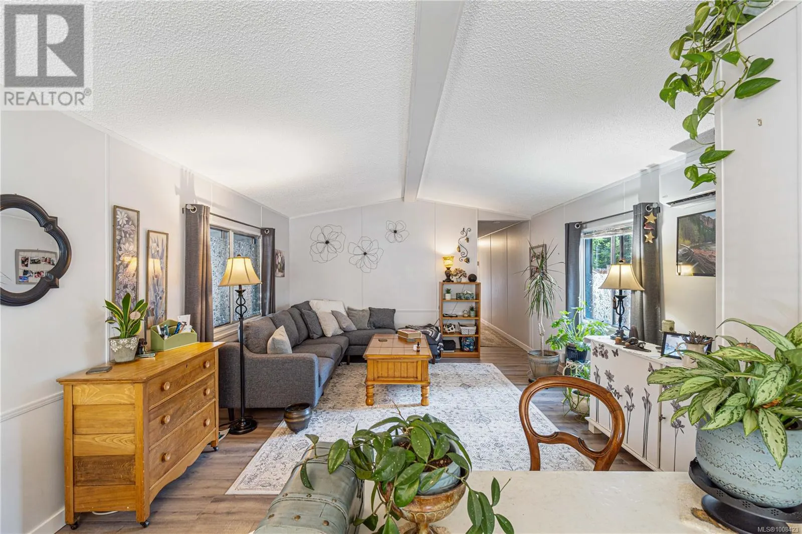 31 1247 Arbutus Rd