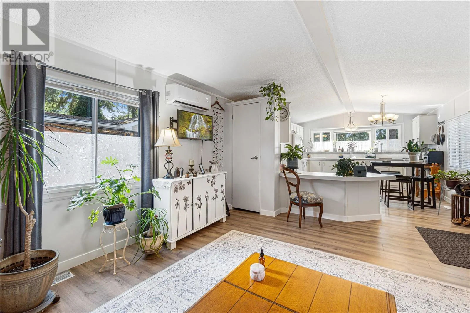 31 1247 Arbutus Rd