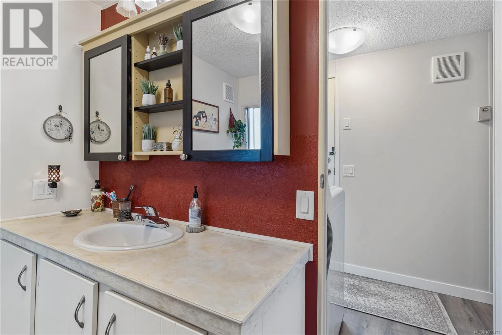 31 1247 Arbutus Rd