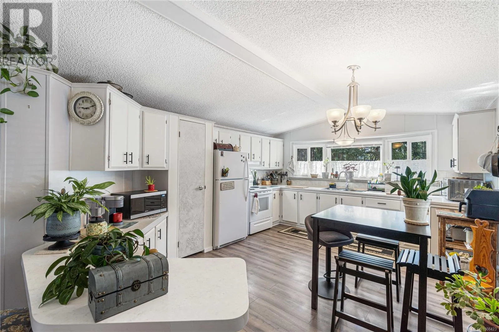 31 1247 Arbutus Rd