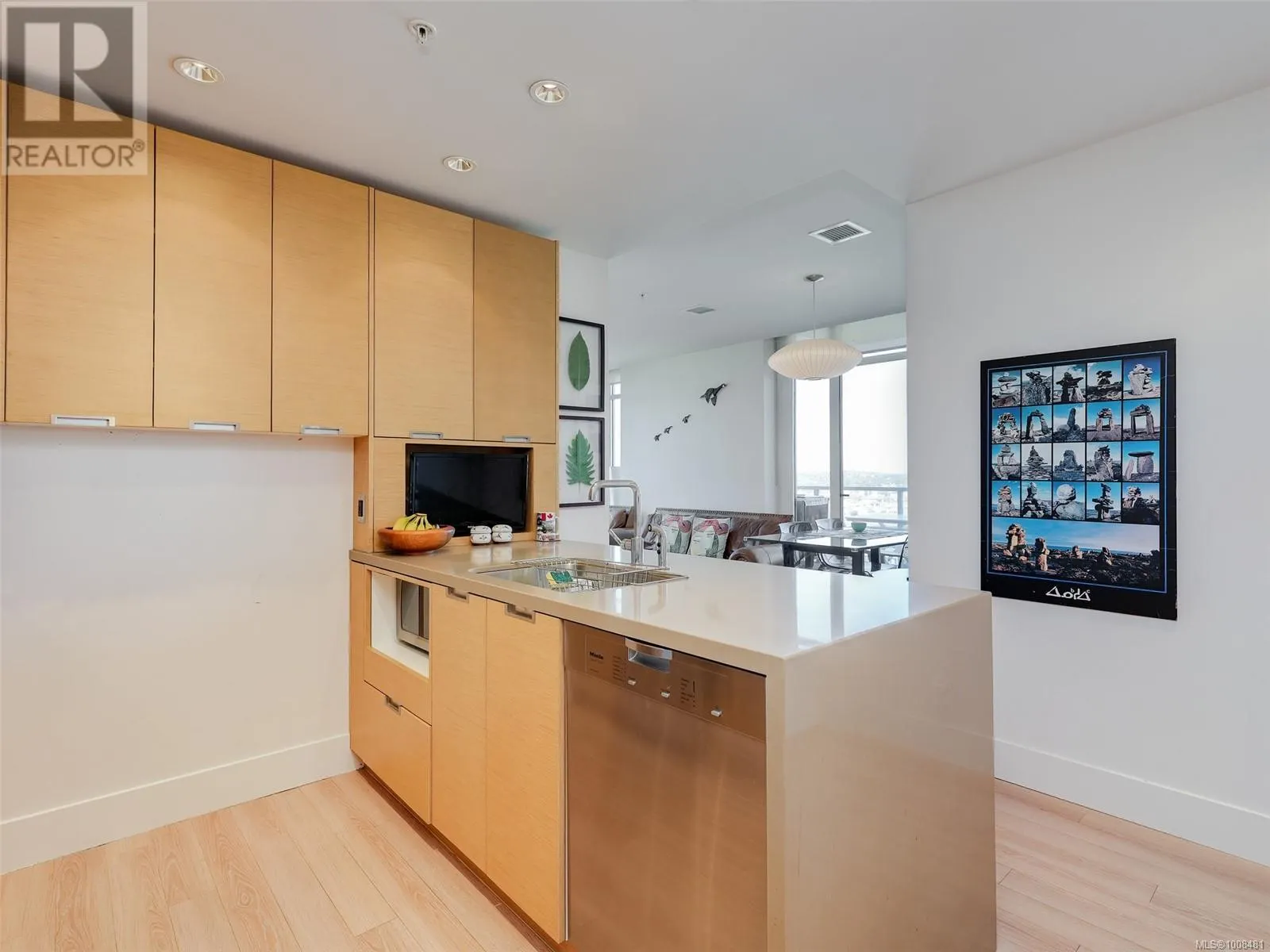 1705 83 Saghalie Rd