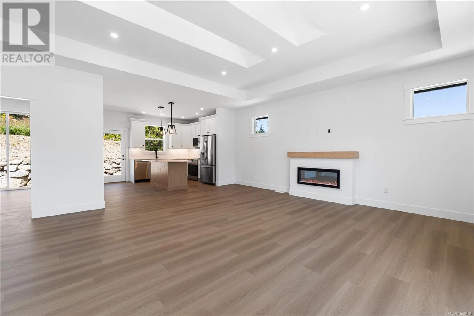 702 Stringer Way