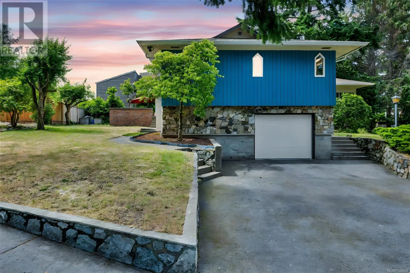 1935 San Juan Ave