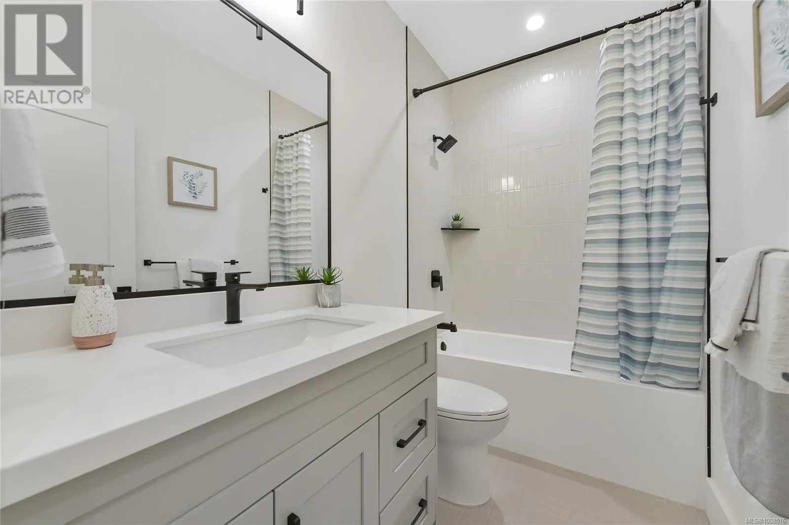 B 928 Falaise Cres