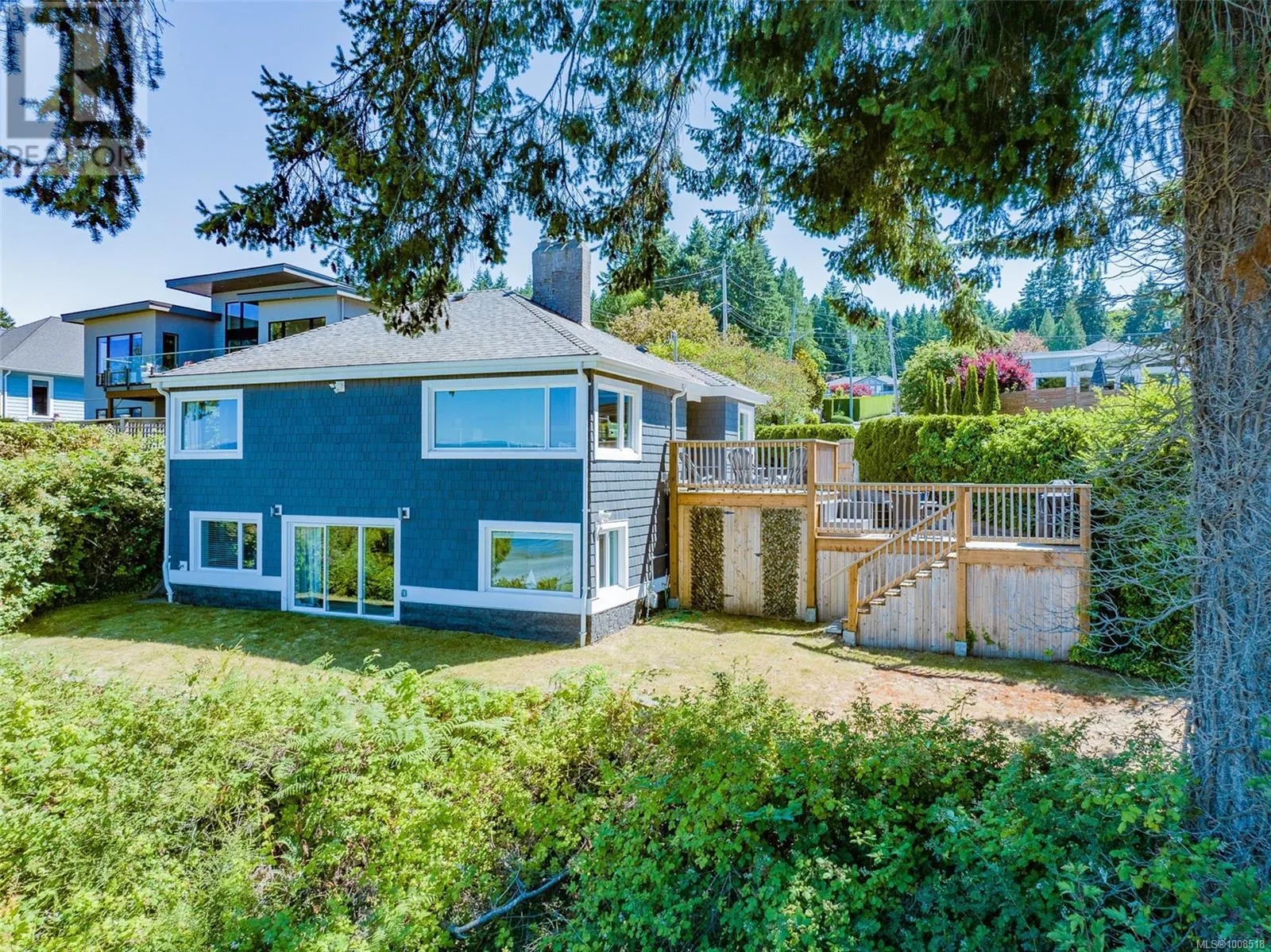 484 Bay St
