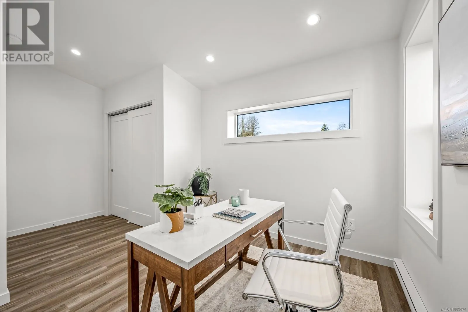 19 3025 Royston Rd
