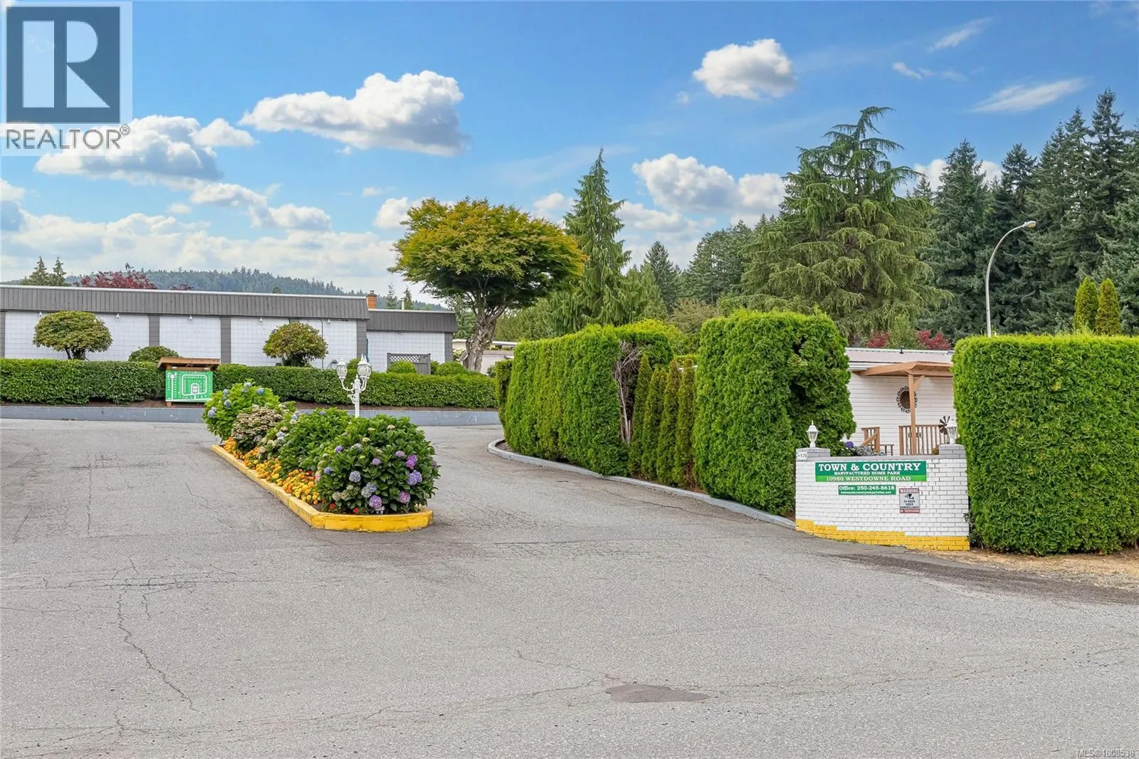 52 10980 Westdowne Rd