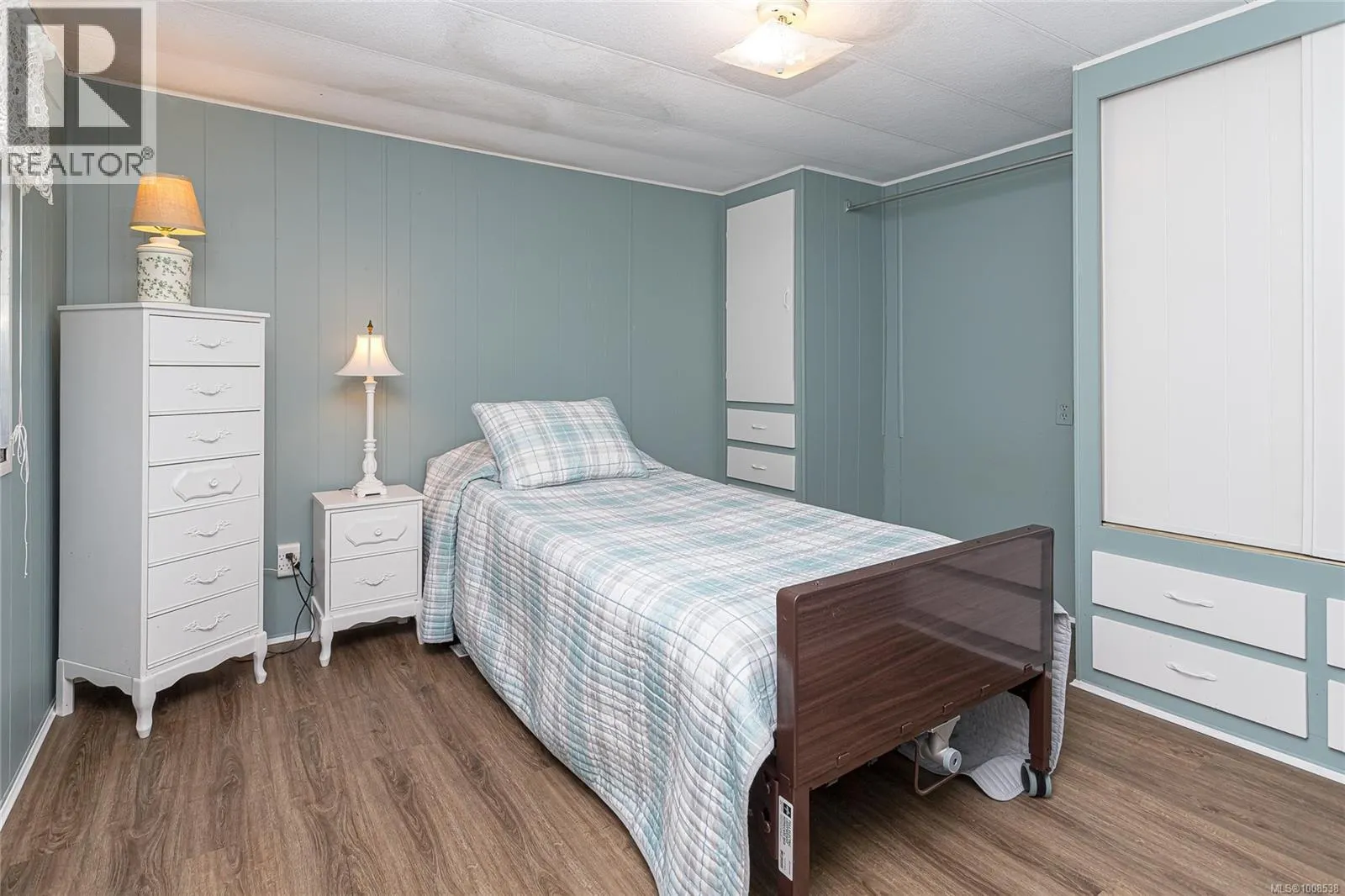 52 10980 Westdowne Rd