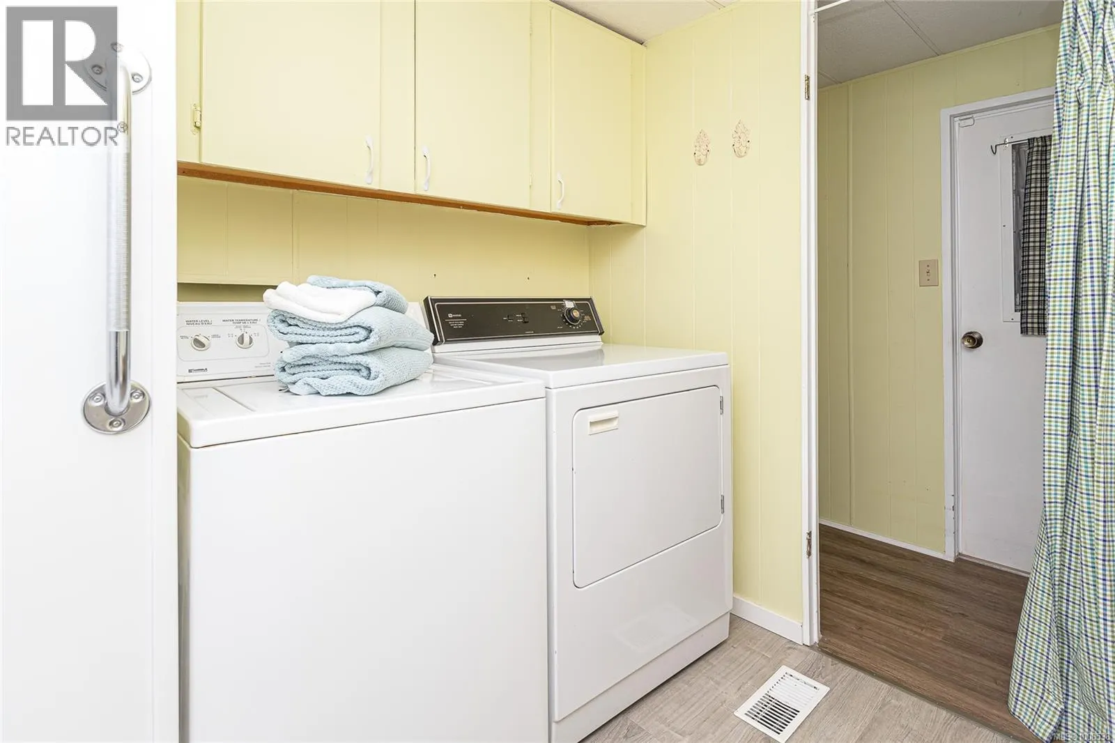 52 10980 Westdowne Rd