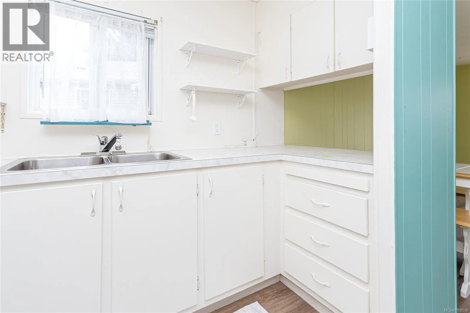 52 10980 Westdowne Rd