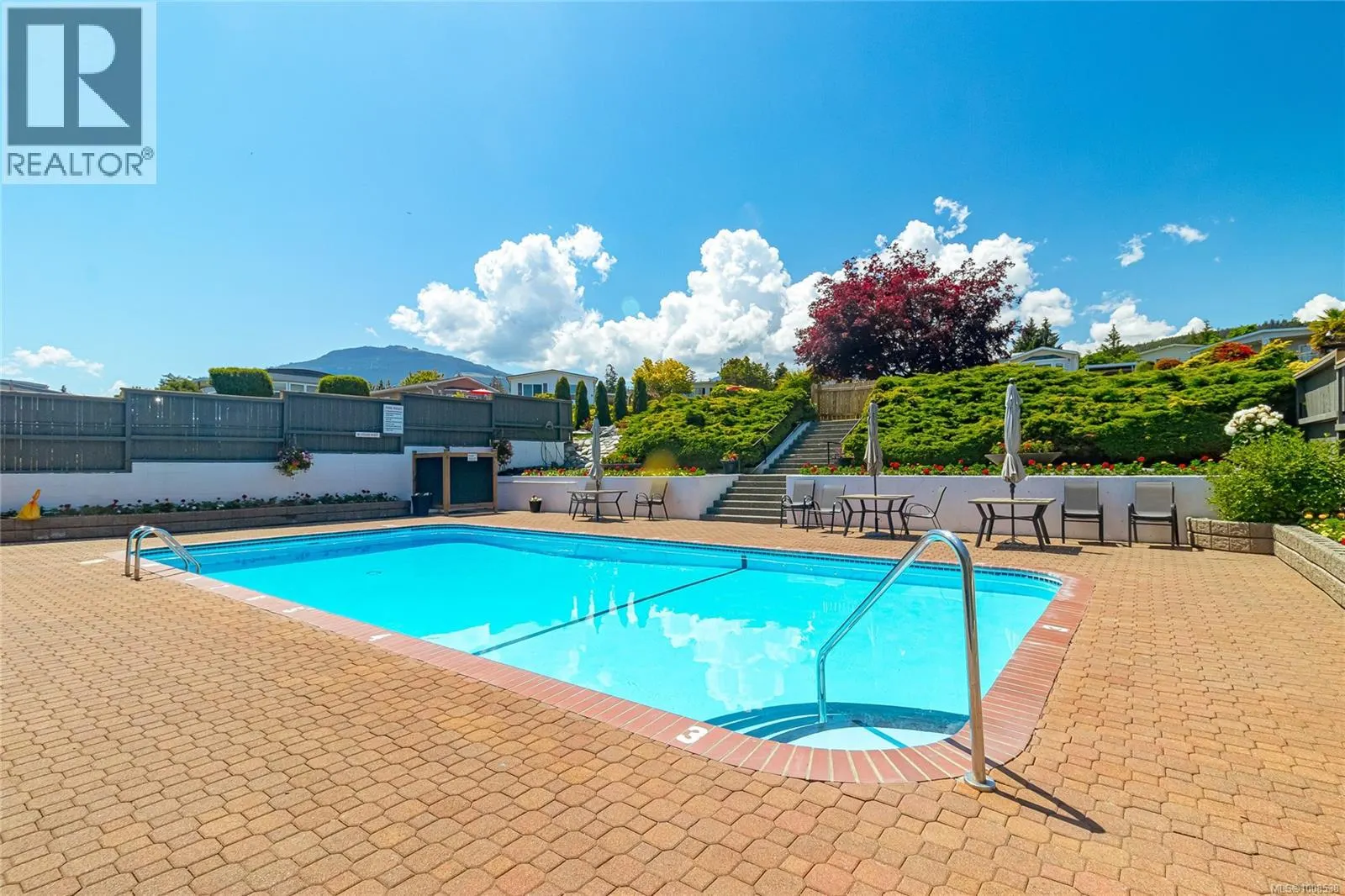 52 10980 Westdowne Rd