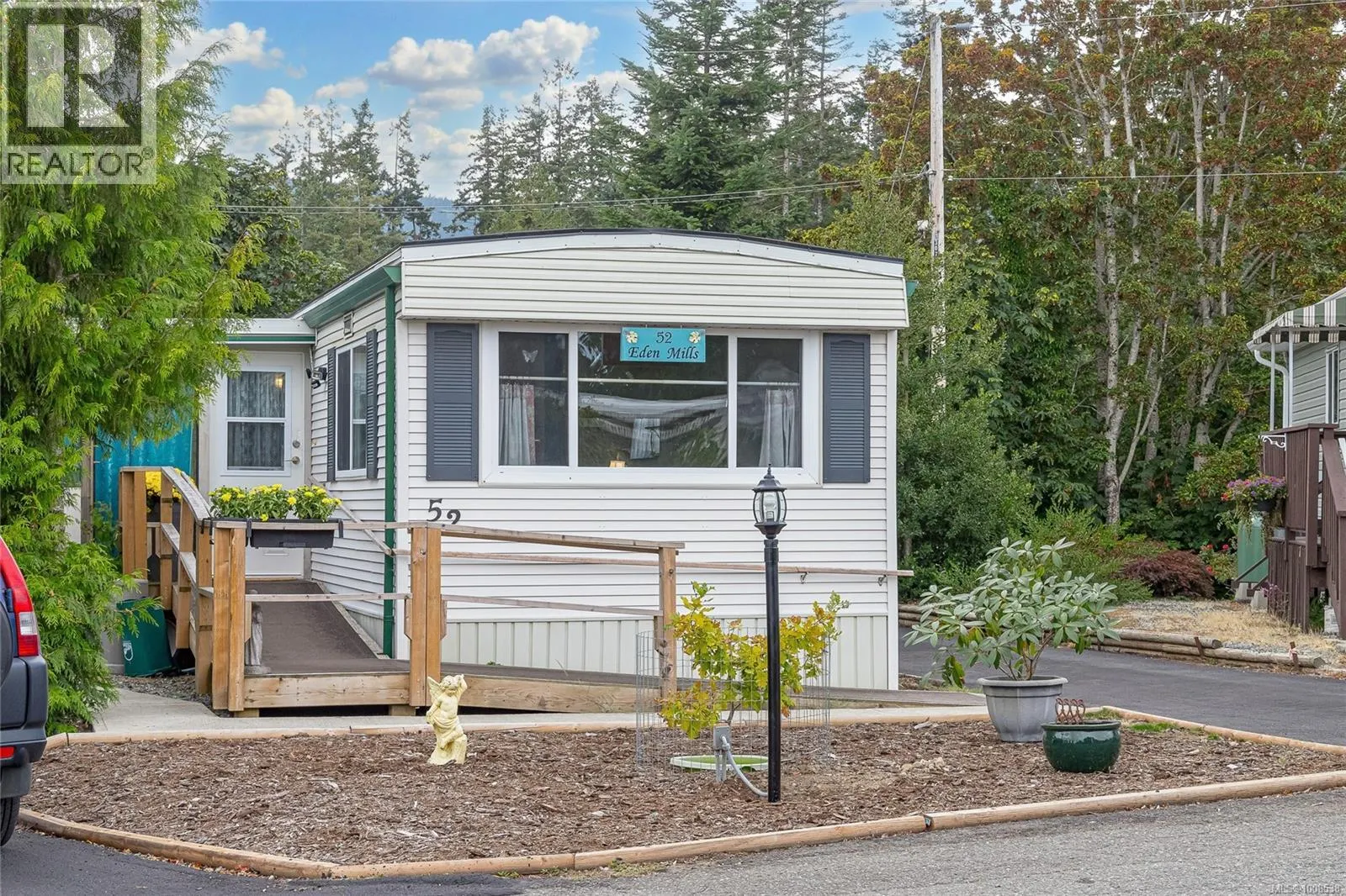 52 10980 Westdowne Rd