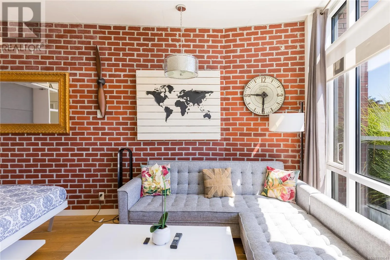 M11 456 Pandora Ave