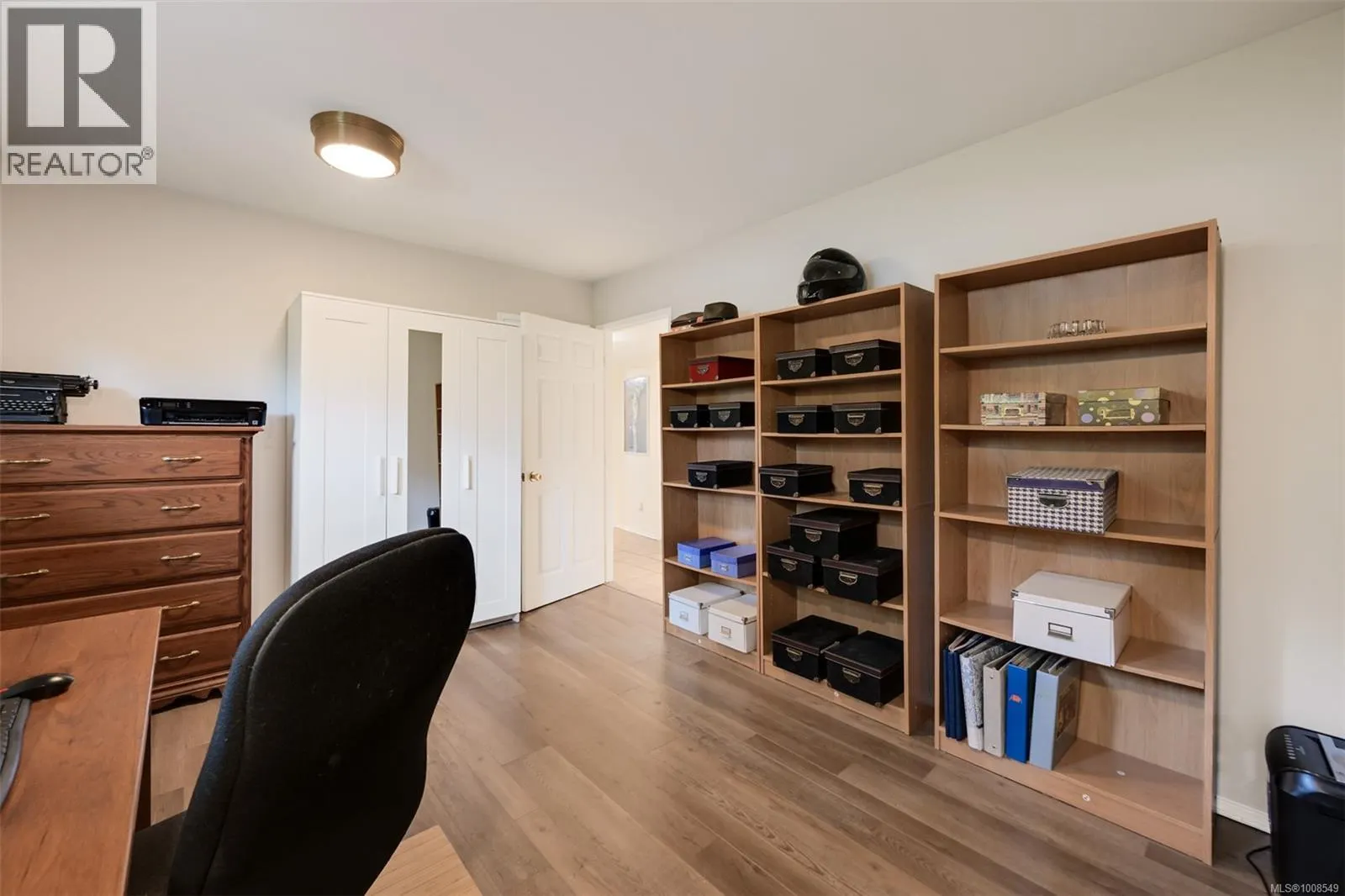 889 McAdam Pl