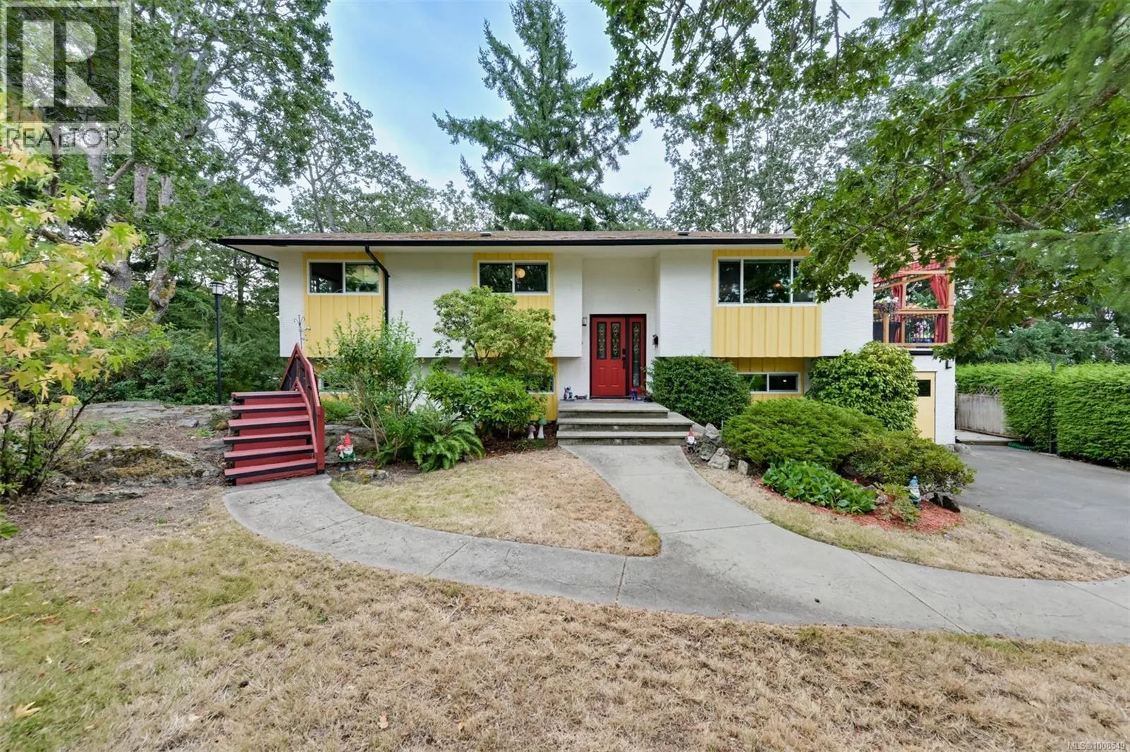 889 McAdam Pl