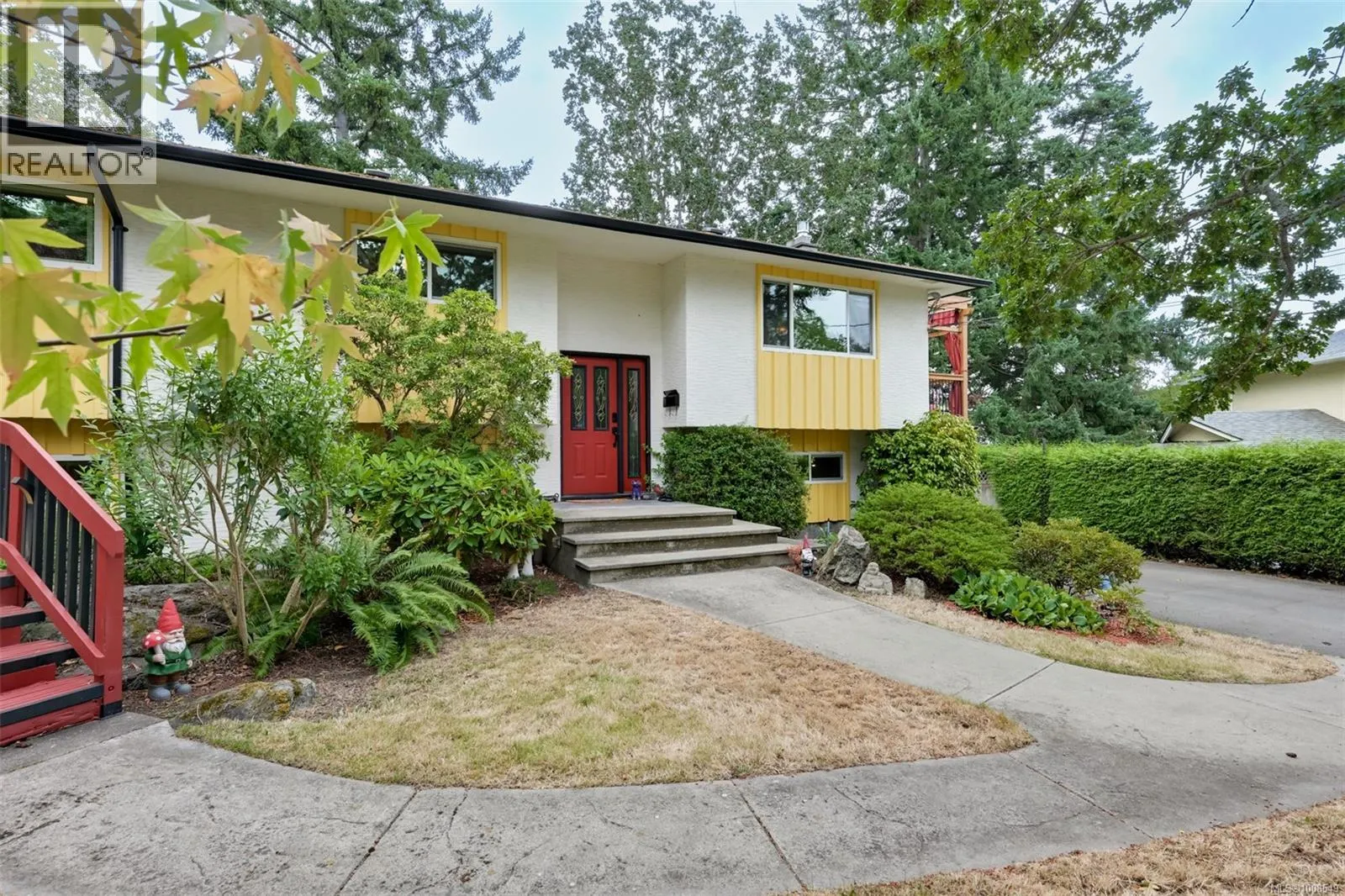 889 McAdam Pl