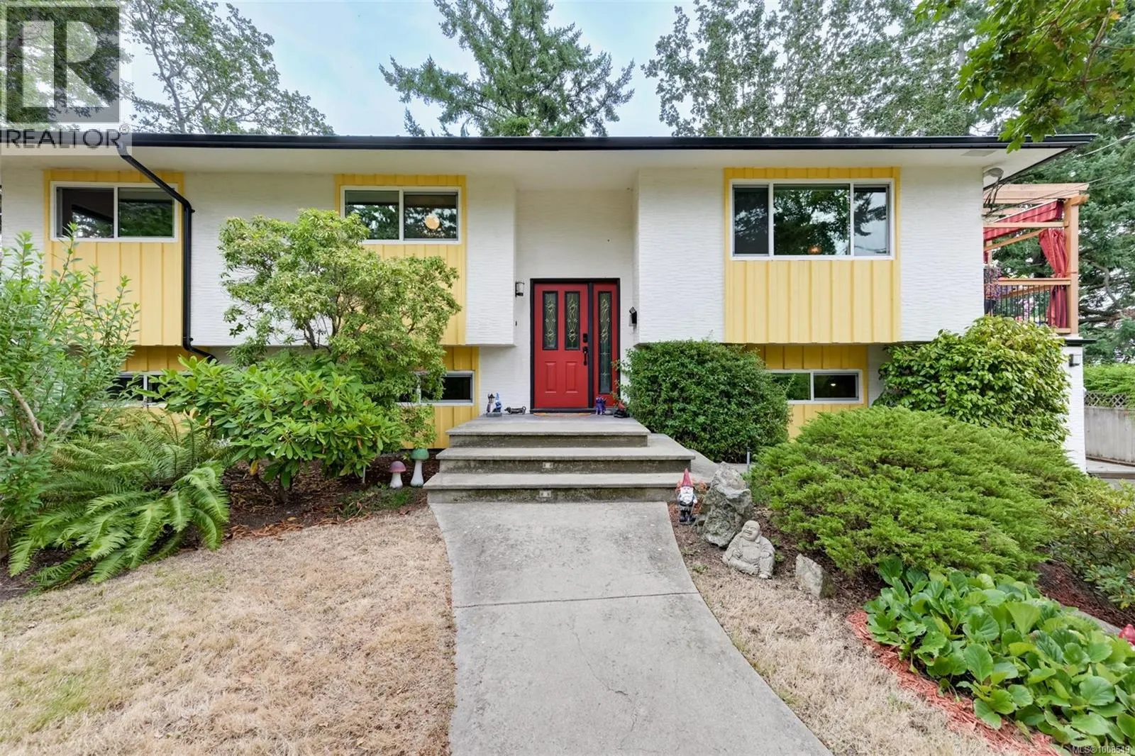 889 McAdam Pl