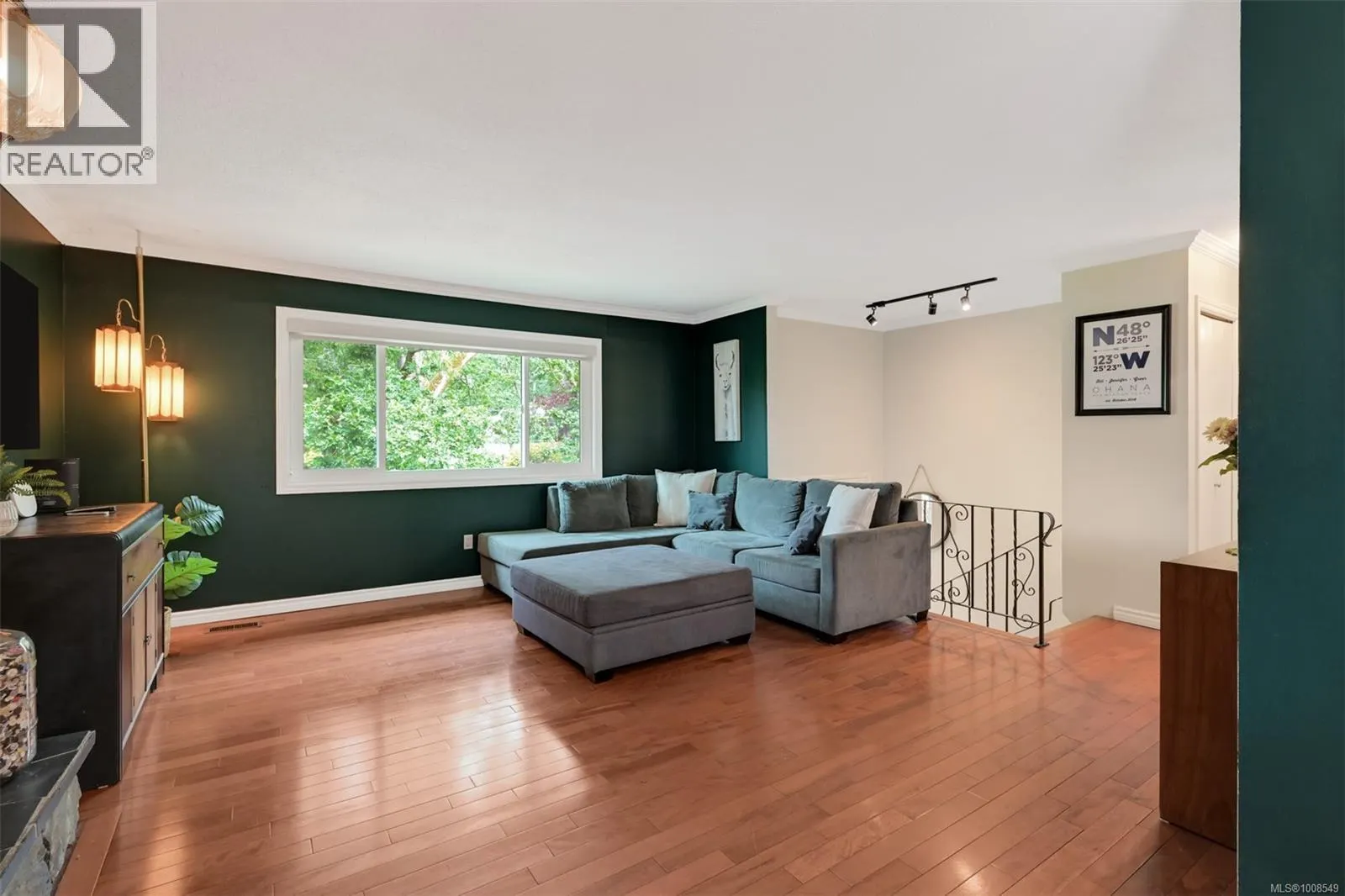 889 McAdam Pl