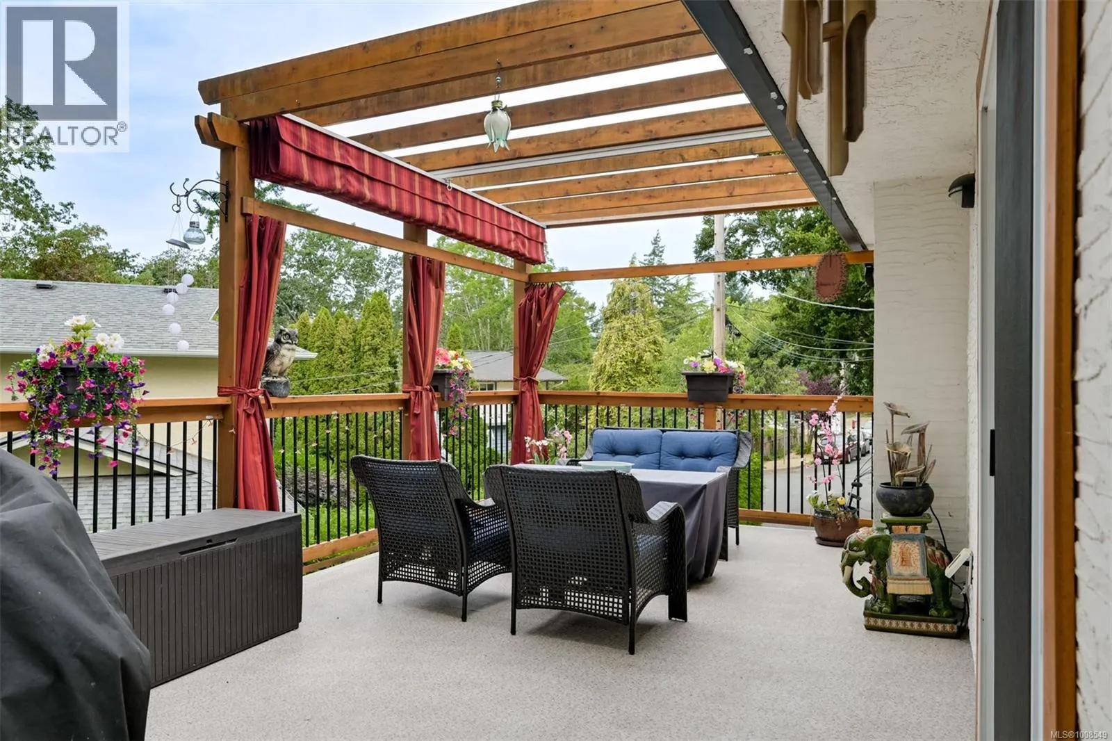 889 McAdam Pl