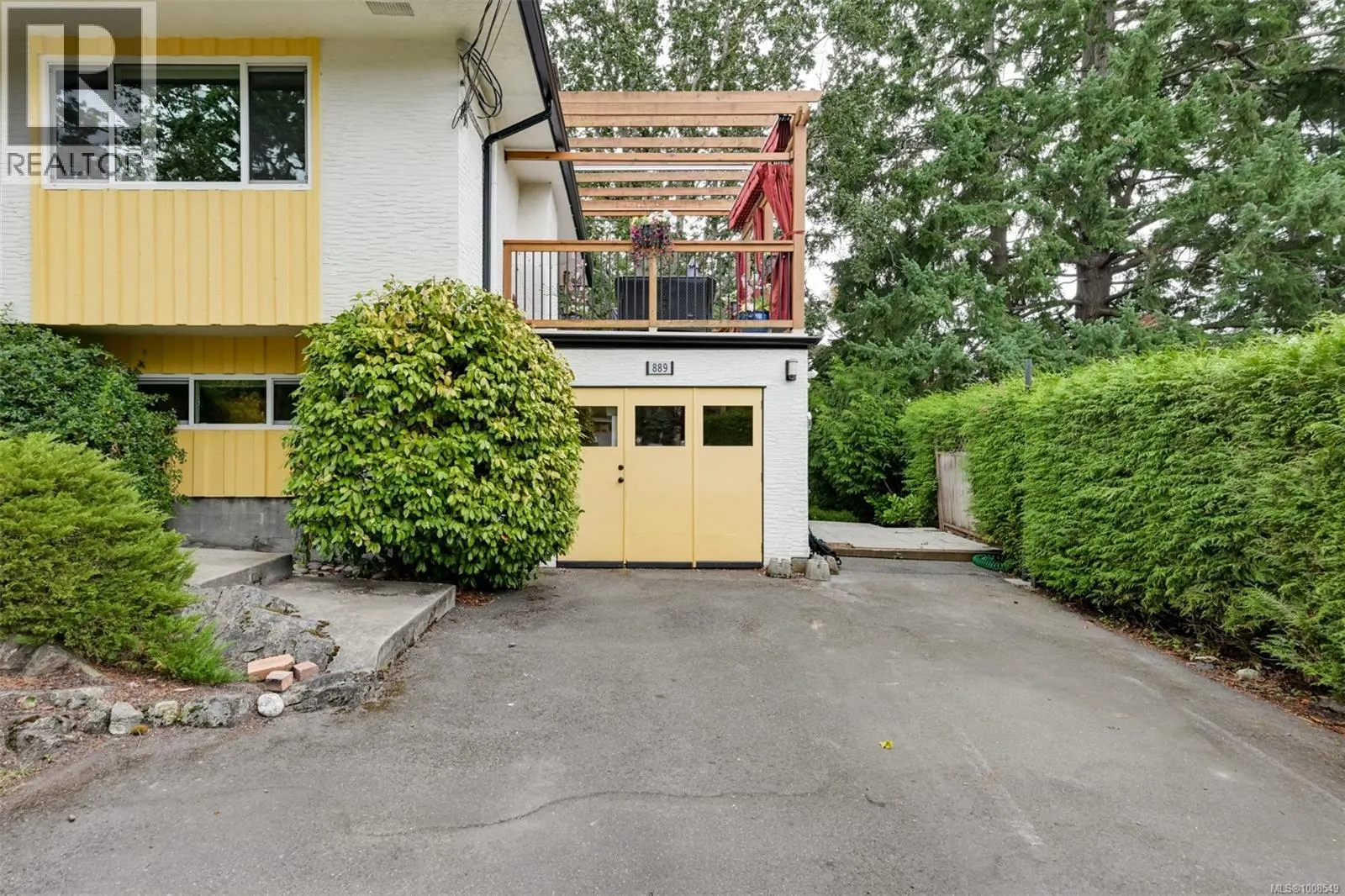 889 McAdam Pl