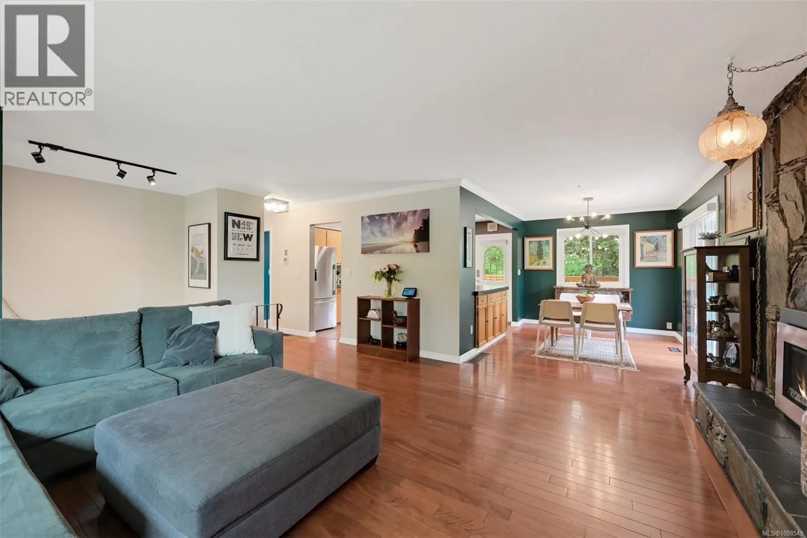 889 McAdam Pl