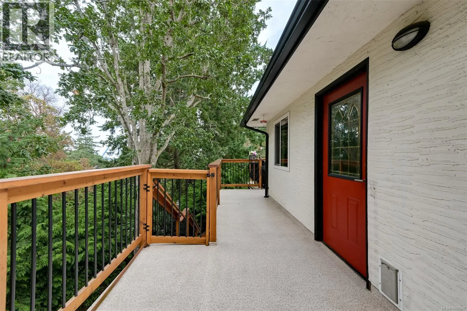 889 McAdam Pl