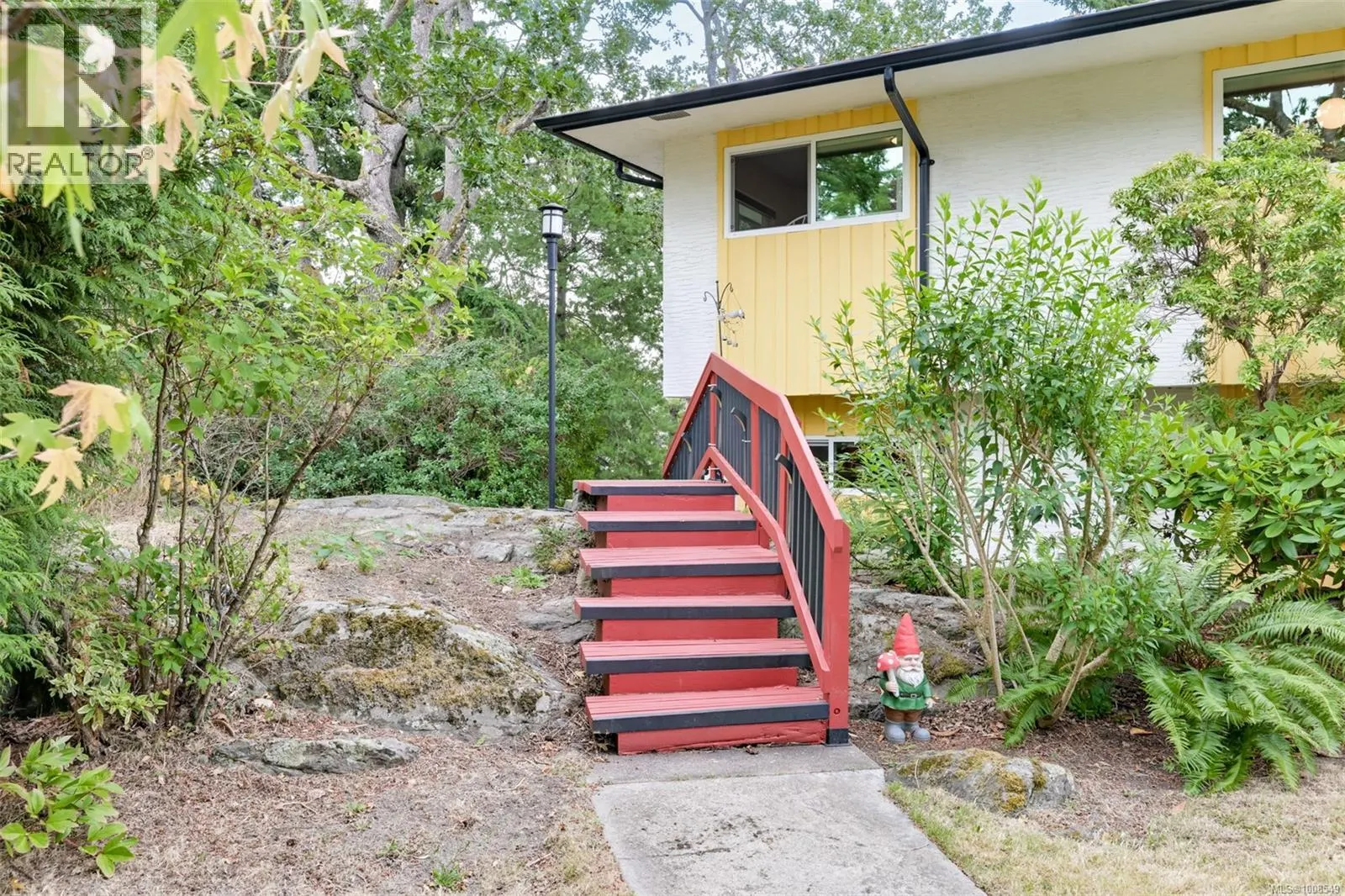 889 McAdam Pl