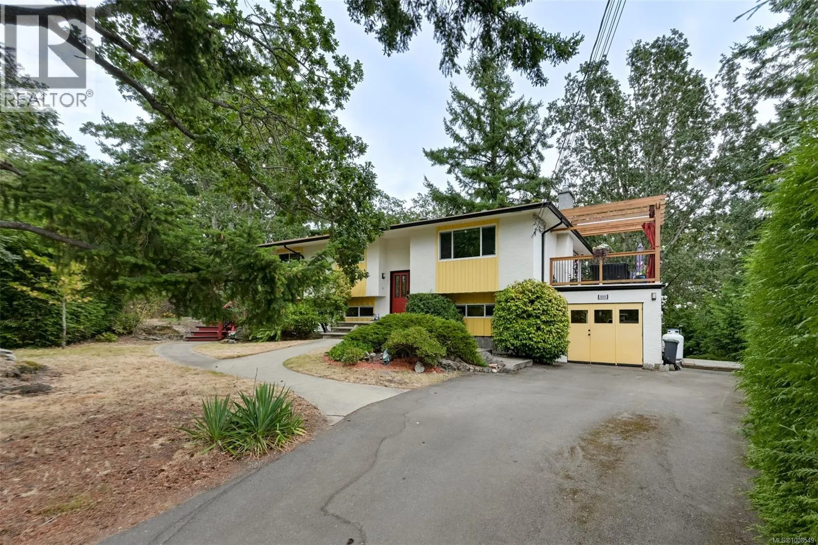 889 McAdam Pl