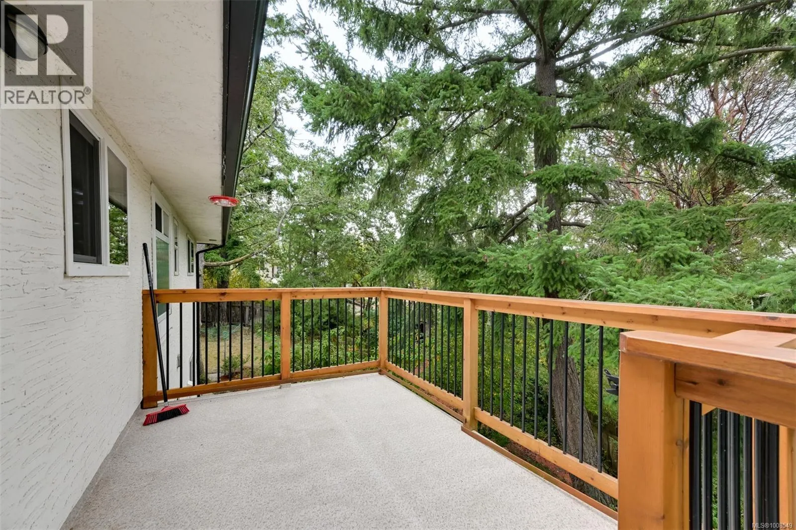 889 McAdam Pl