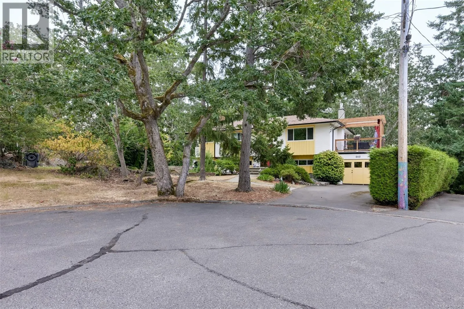 889 McAdam Pl