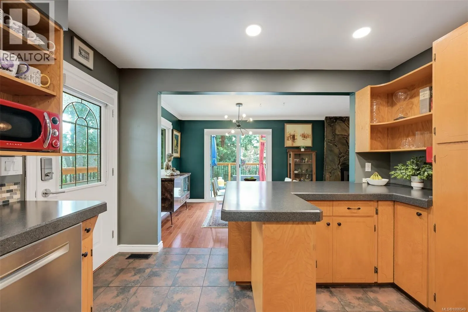 889 McAdam Pl