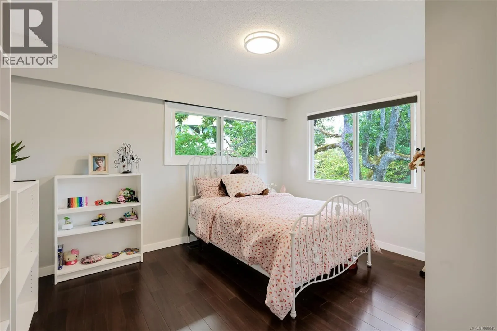 889 McAdam Pl