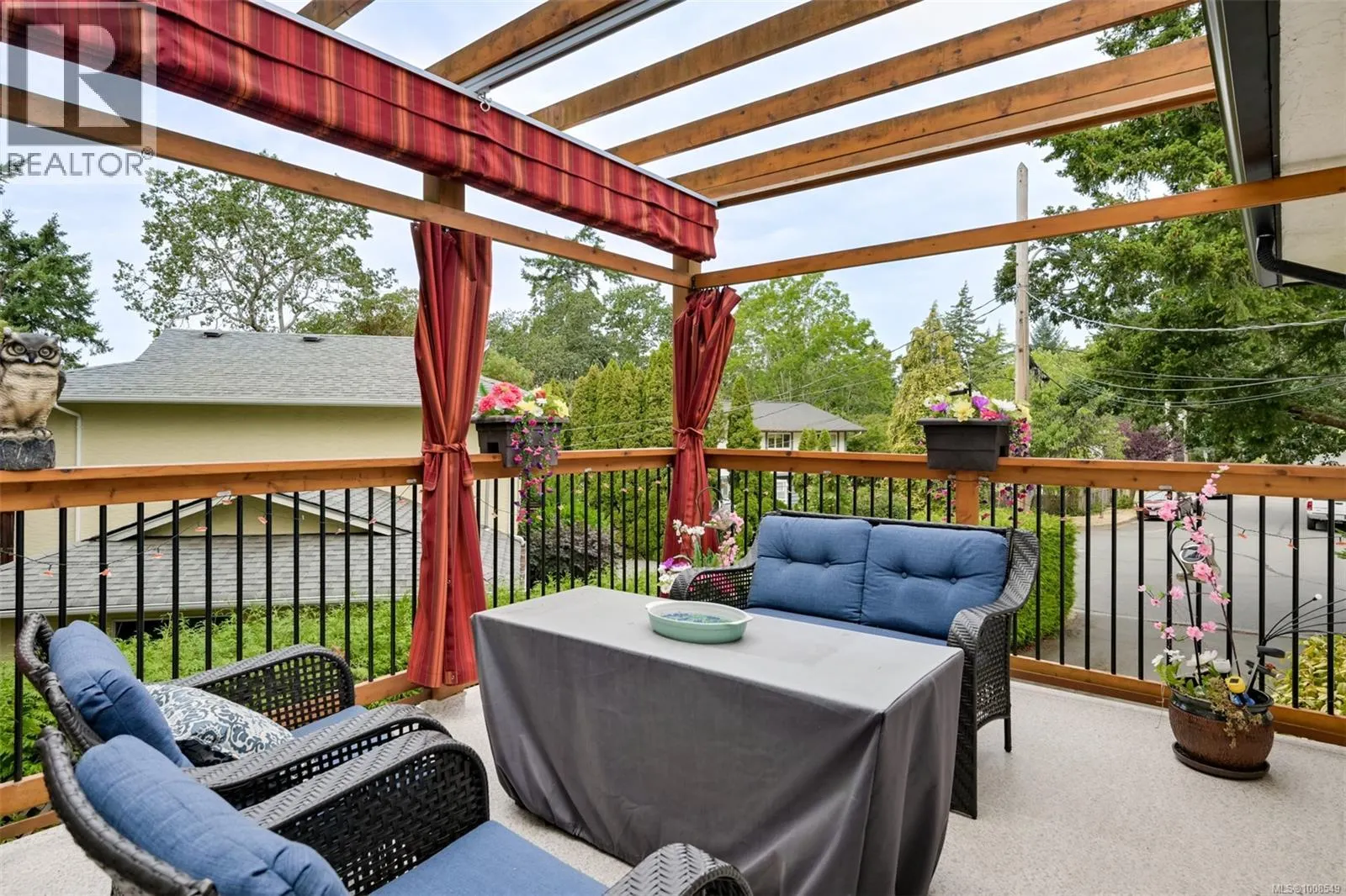 889 McAdam Pl