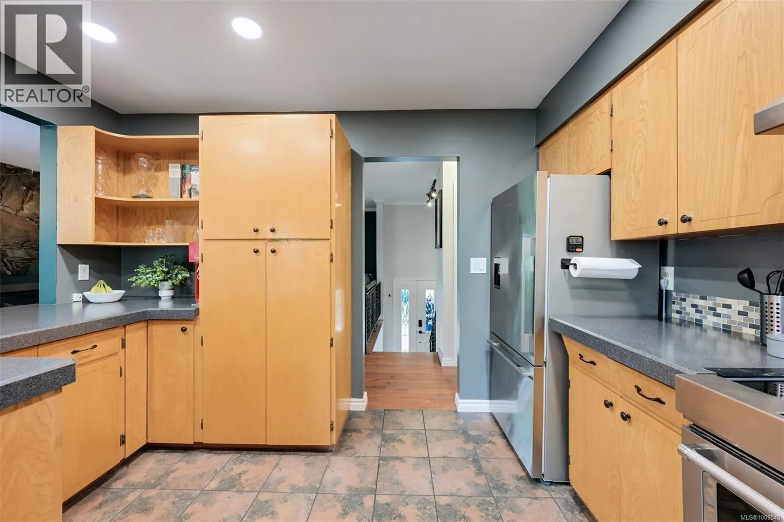 889 McAdam Pl