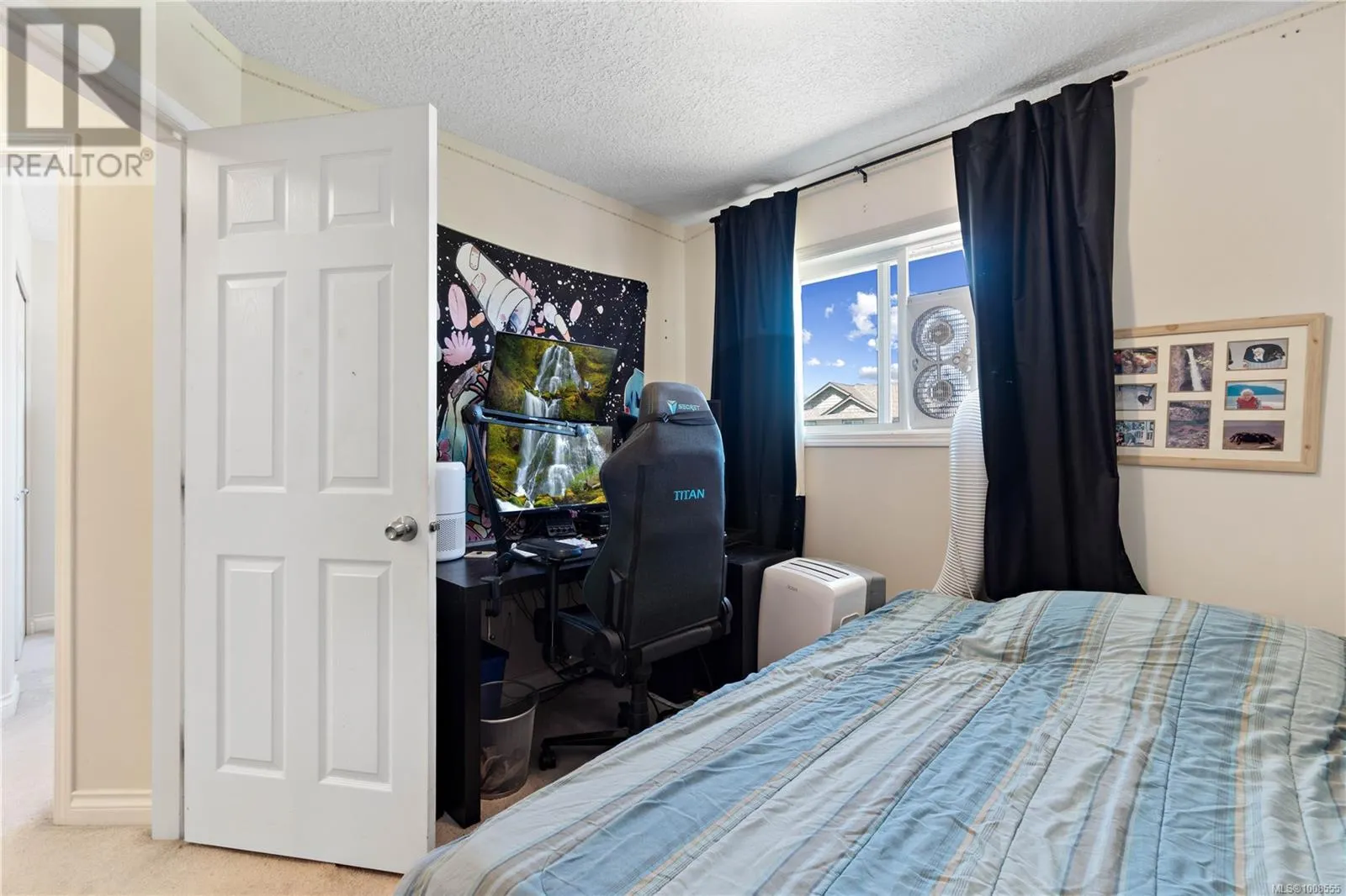 323 Applewood Cres