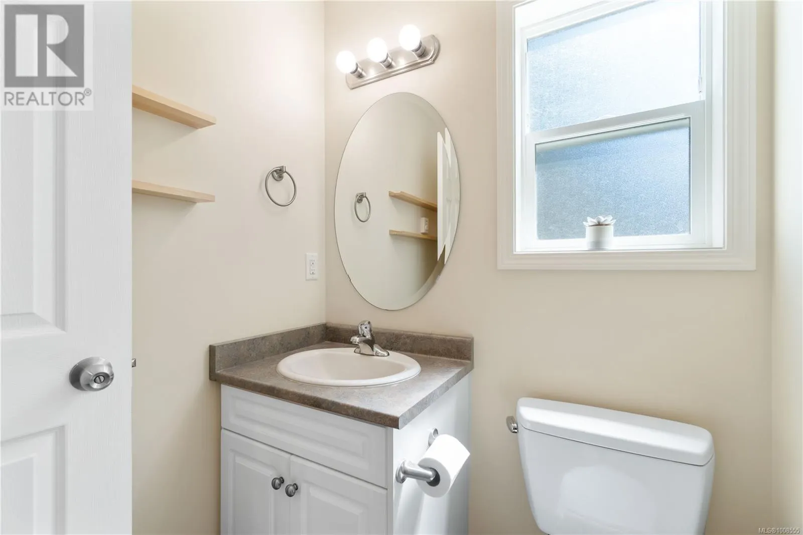 323 Applewood Cres