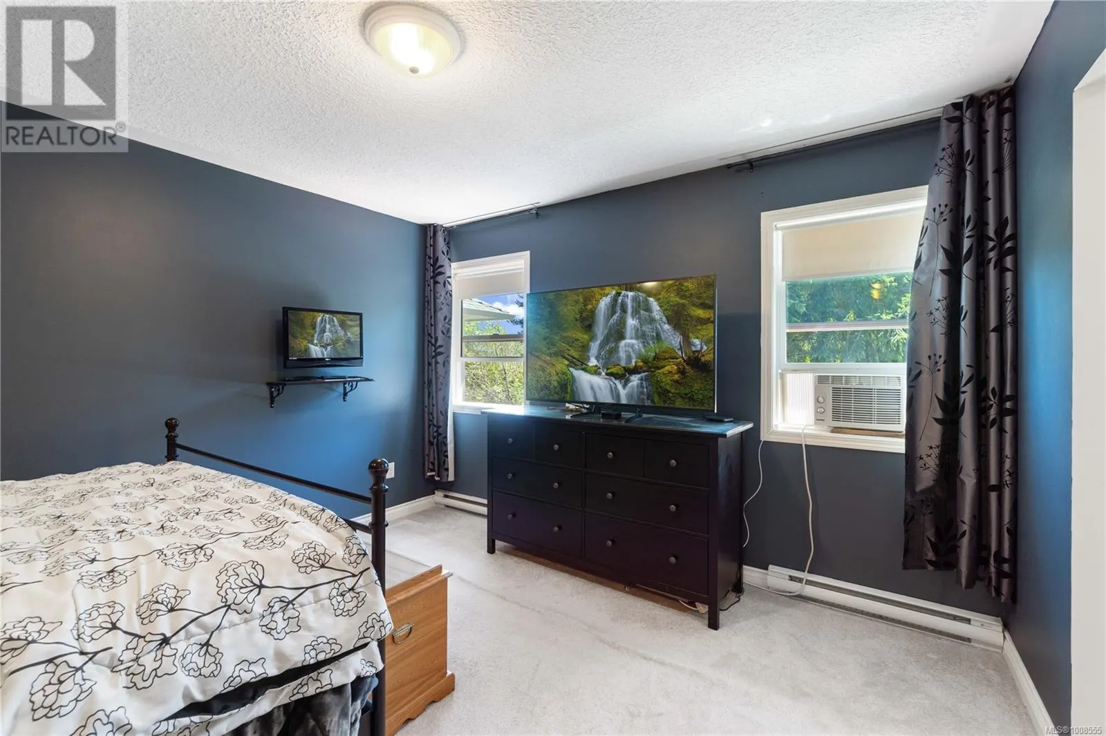 323 Applewood Cres
