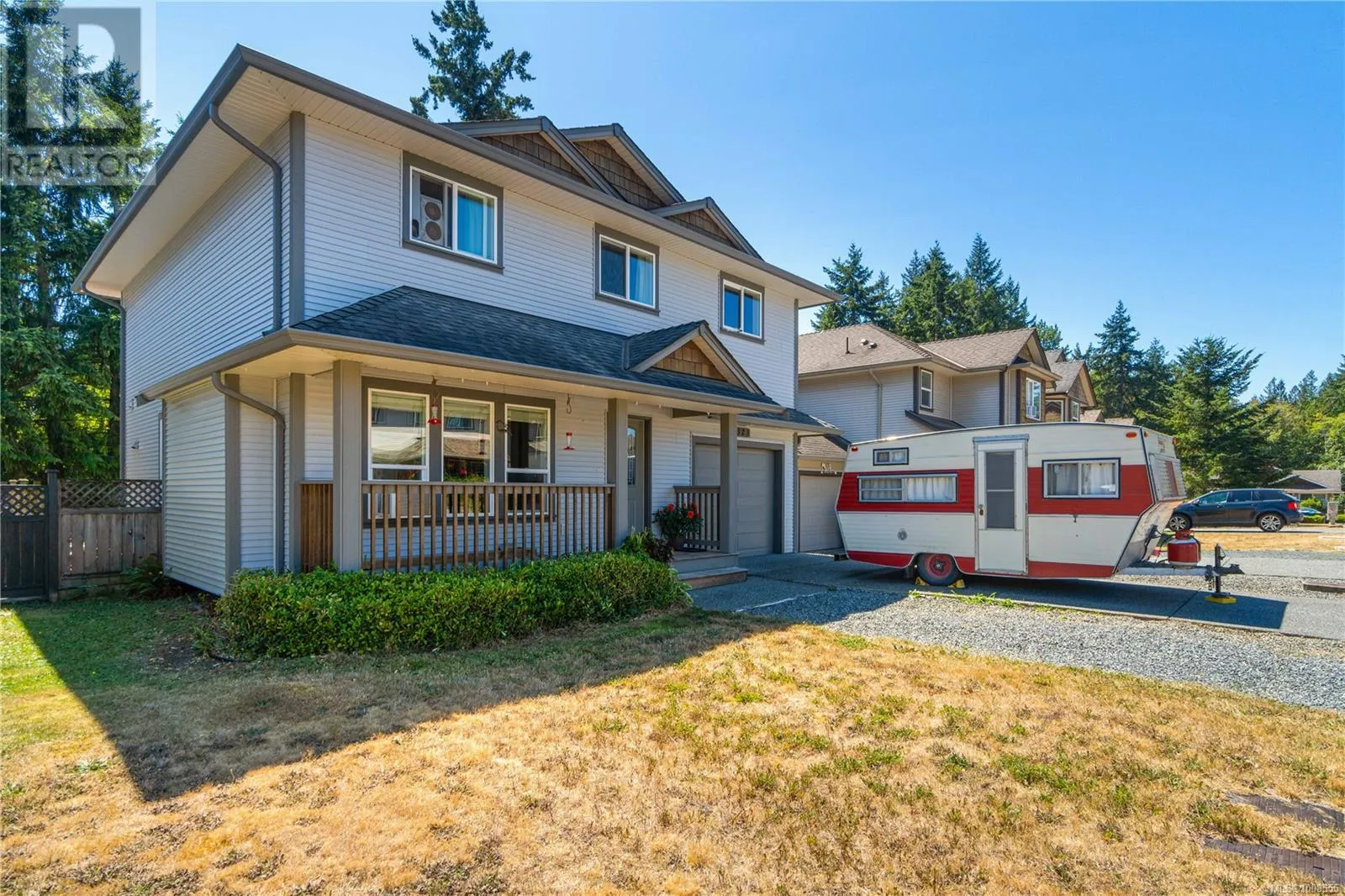 323 Applewood Cres