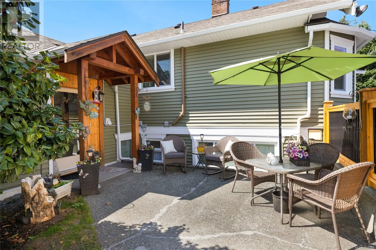 1988 Maple Bay Rd