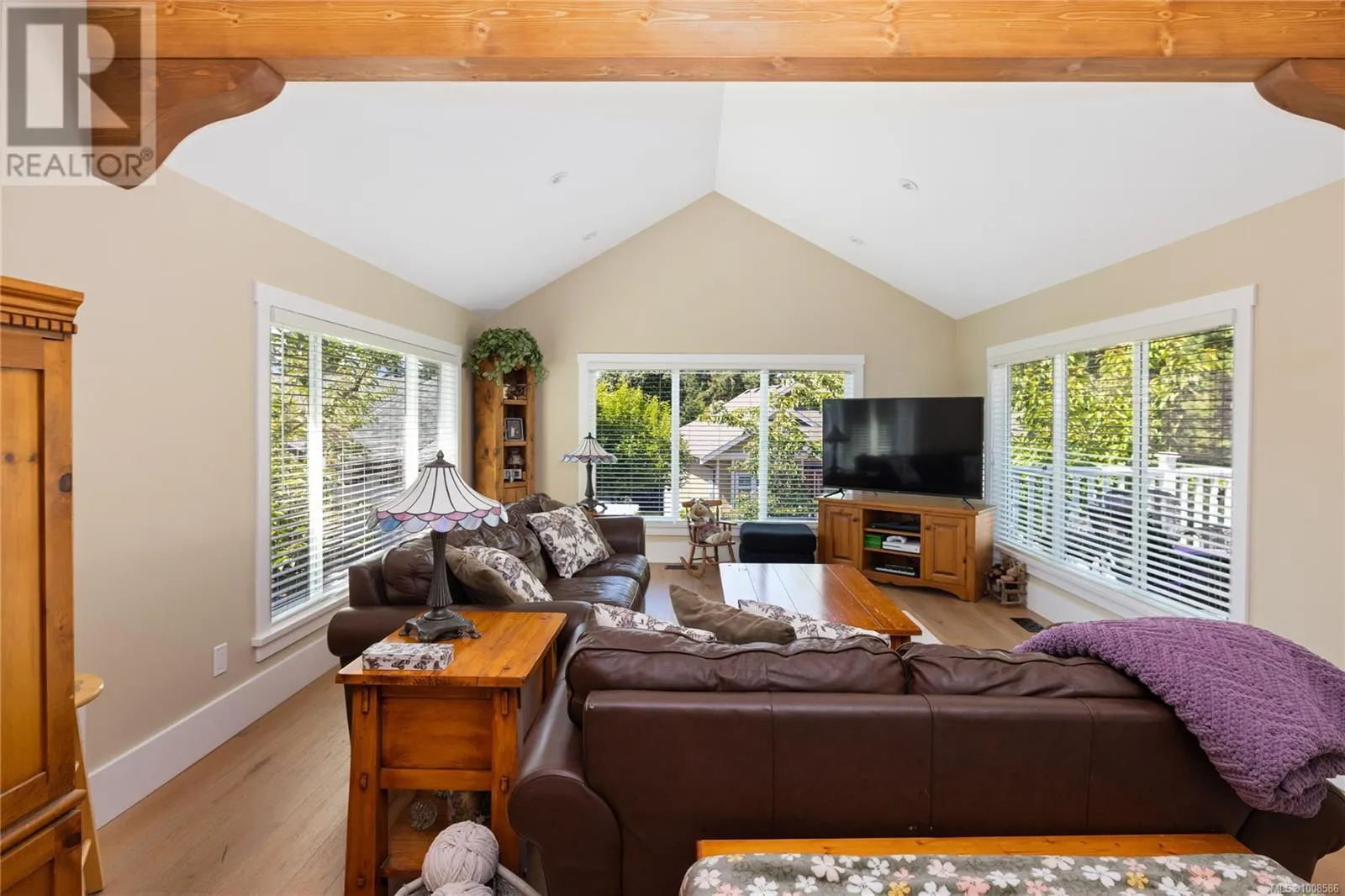 1988 Maple Bay Rd