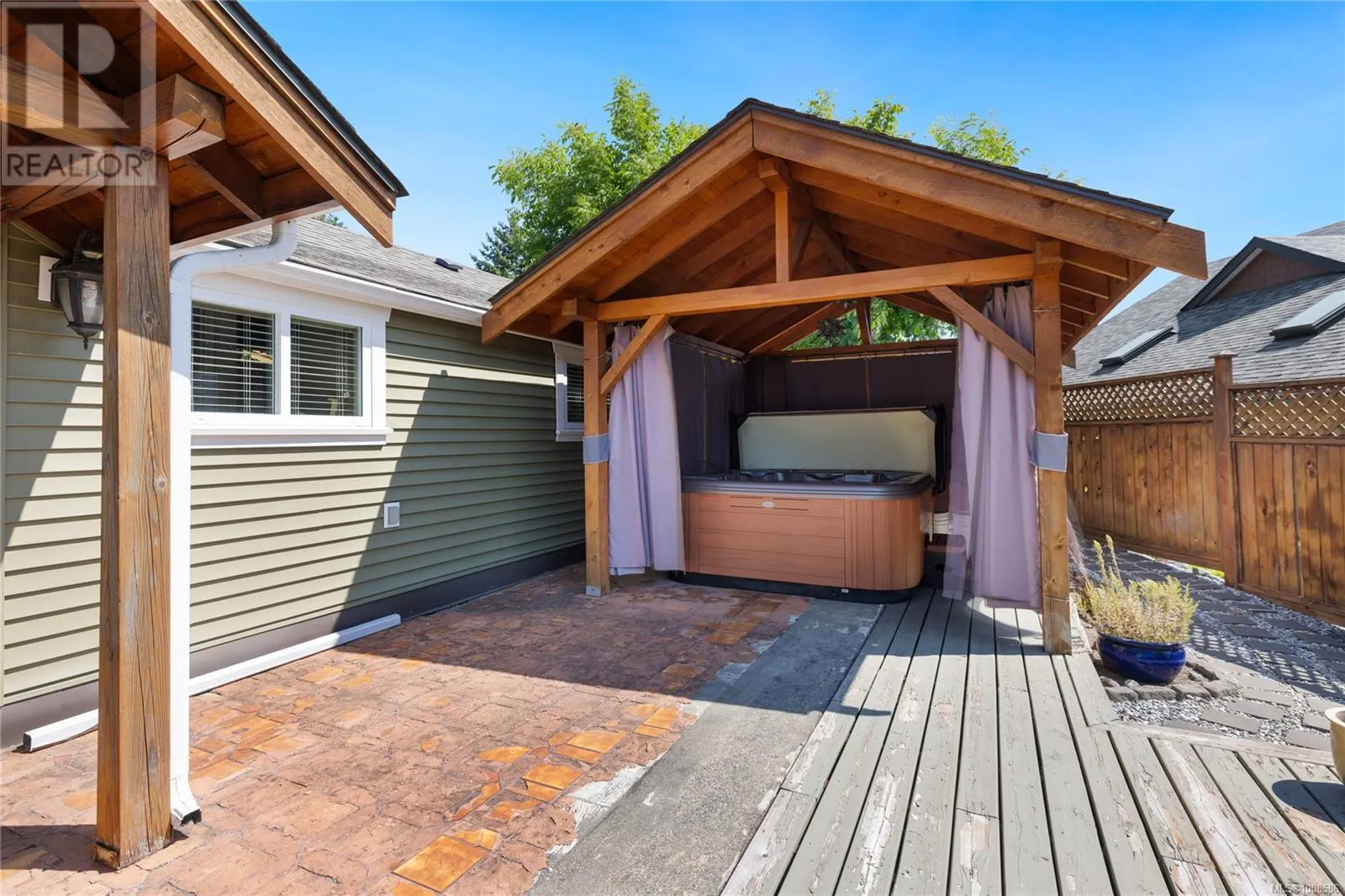 1988 Maple Bay Rd