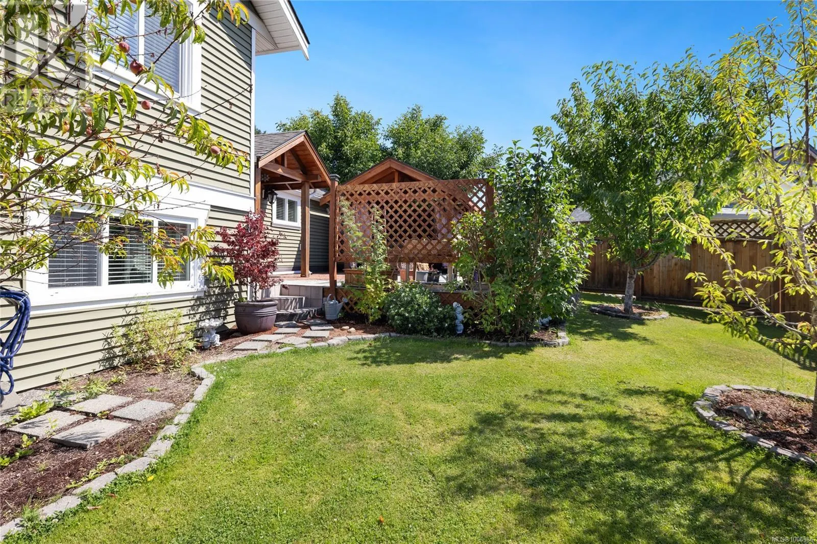 1988 Maple Bay Rd