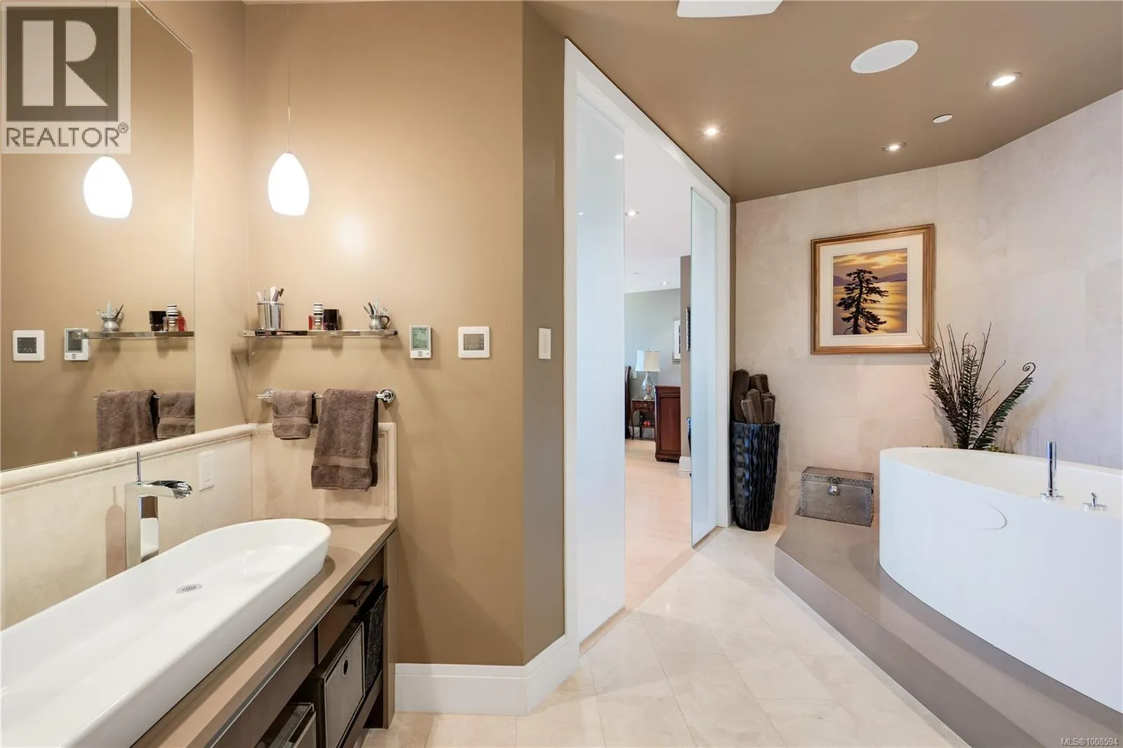 802 847 Dunsmuir Rd