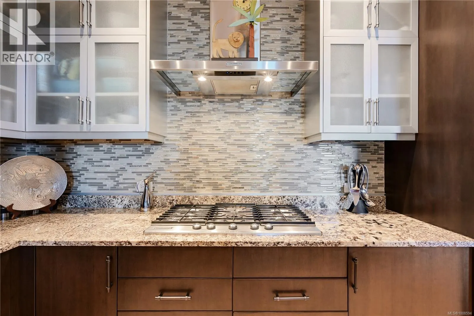 802 847 Dunsmuir Rd