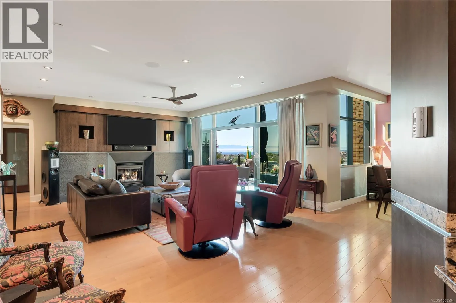 802 847 Dunsmuir Rd