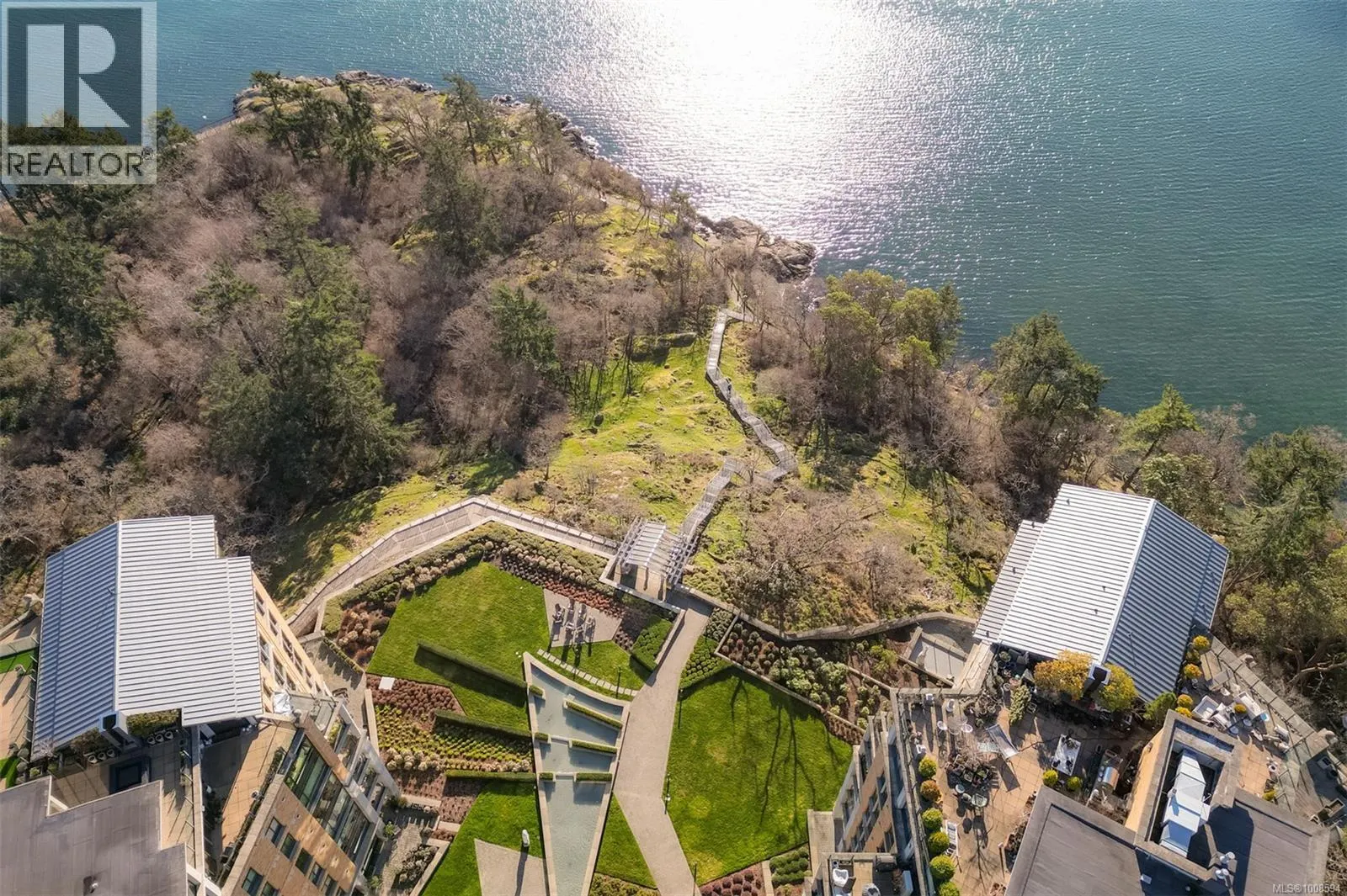 802 847 Dunsmuir Rd